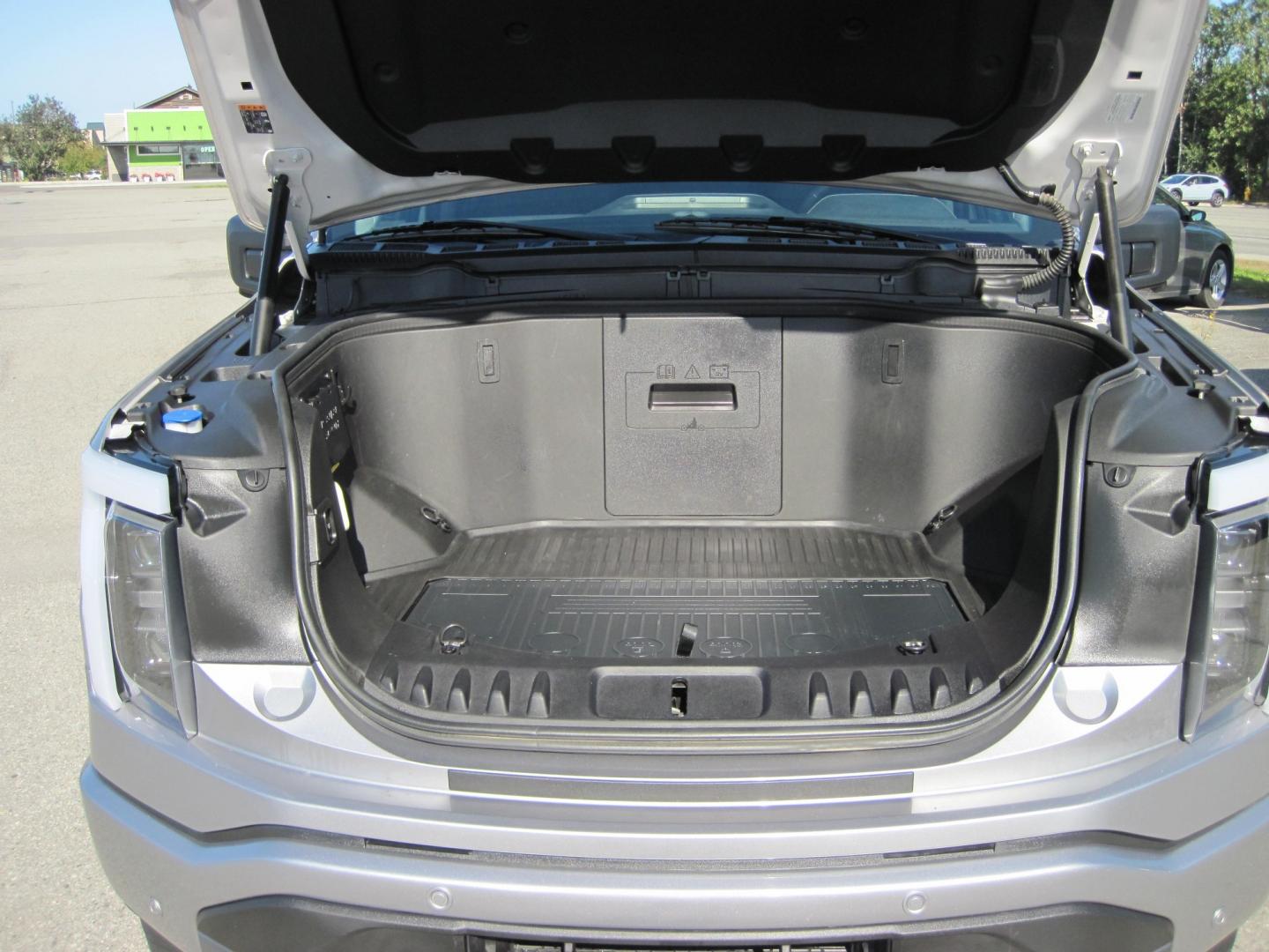 2023 silver /gray Ford F-150 Lightning Pro (1FTVW1EVXPW) with an ELECTRIC engine, AUTOMATIC transmission, located at 9530 Old Seward Highway, Anchorage, AK, 99515, (907) 349-3343, 61.134140, -149.865570 - LOW MILES ON THIS 2023 FORD F150 XLT LIGHTING COME TAKE A TEST DRIVE- Photo#3