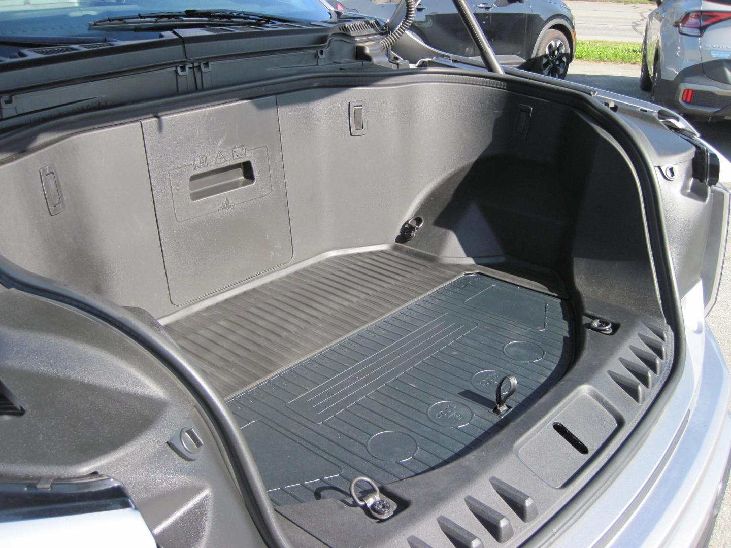 2023 silver /gray Ford F-150 Lightning Pro (1FTVW1EVXPW) with an ELECTRIC engine, AUTOMATIC transmission, located at 9530 Old Seward Highway, Anchorage, AK, 99515, (907) 349-3343, 61.134140, -149.865570 - LOW MILES ON THIS 2023 FORD F150 XLT LIGHTING COME TAKE A TEST DRIVE- Photo#6