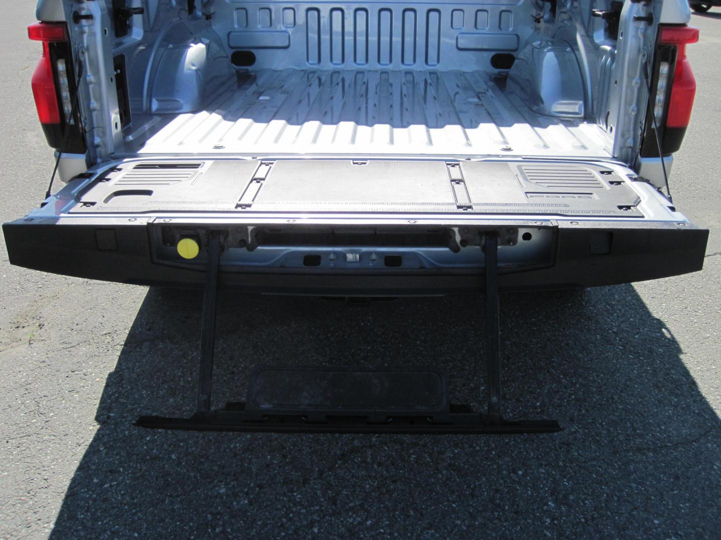 2023 silver /gray Ford F-150 Lightning Pro (1FTVW1EVXPW) with an ELECTRIC engine, AUTOMATIC transmission, located at 9530 Old Seward Highway, Anchorage, AK, 99515, (907) 349-3343, 61.134140, -149.865570 - LOW MILES ON THIS 2023 FORD F150 XLT LIGHTING COME TAKE A TEST DRIVE- Photo#15