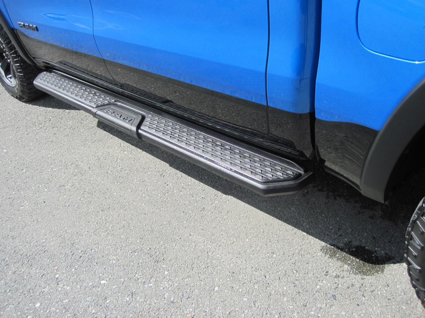 2022 blue /black RAM 1500 Rebel Crew Cab SB 4WD (1C6SRFLT2NN) with an 5.7L V8 OHV 16V engine, 8A transmission, located at 9530 Old Seward Highway, Anchorage, AK, 99515, (907) 349-3343, 61.134140, -149.865570 - LOADED 2022 RAM 1500 REBEL WITH LOTS OF EXTRAS COME TAKE A TEST DRIVE- Photo#6