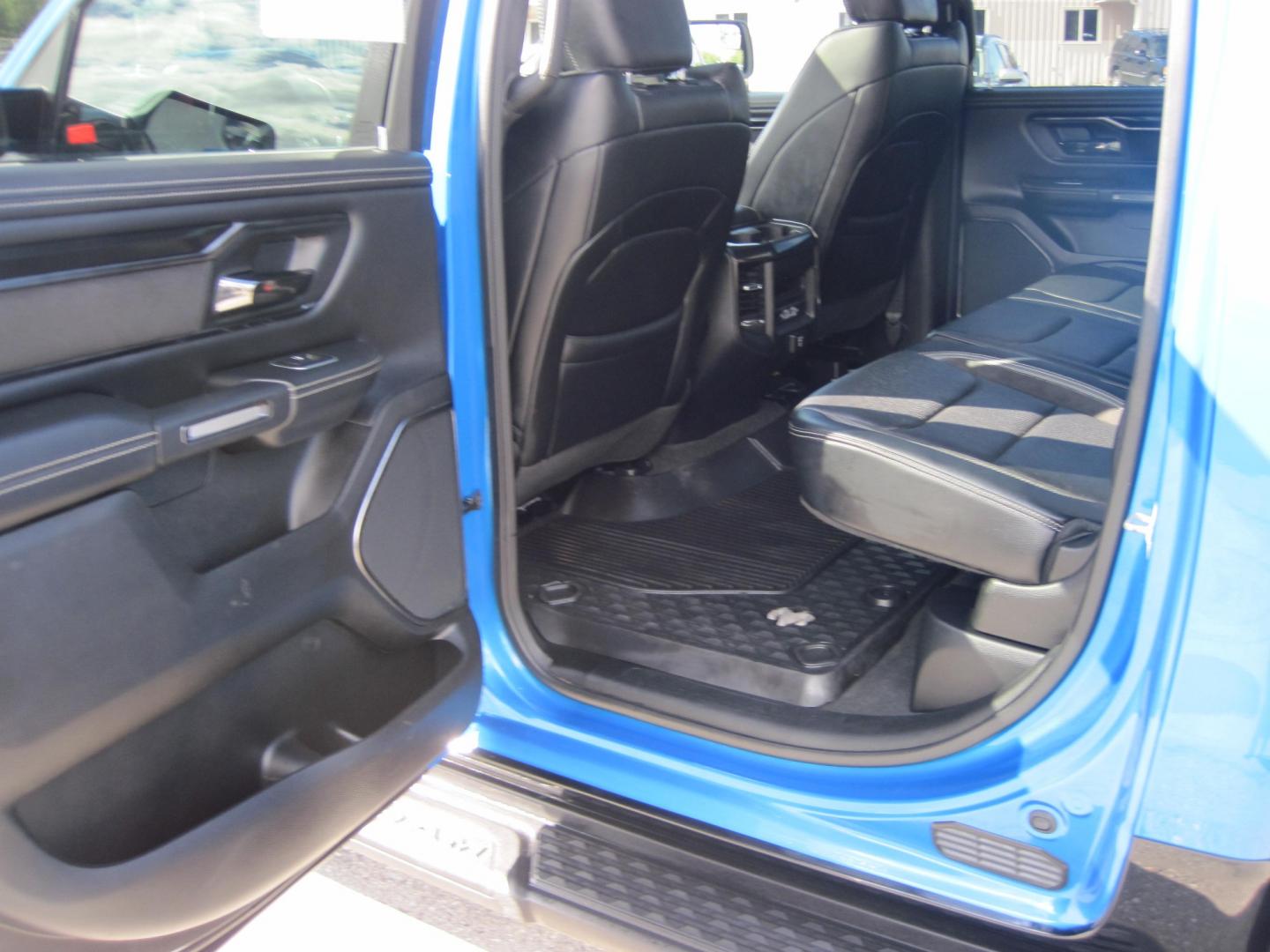 2022 blue /black RAM 1500 Rebel Crew Cab SB 4WD (1C6SRFLT2NN) with an 5.7L V8 OHV 16V engine, 8A transmission, located at 9530 Old Seward Highway, Anchorage, AK, 99515, (907) 349-3343, 61.134140, -149.865570 - LOADED 2022 RAM 1500 REBEL WITH LOTS OF EXTRAS COME TAKE A TEST DRIVE- Photo#8