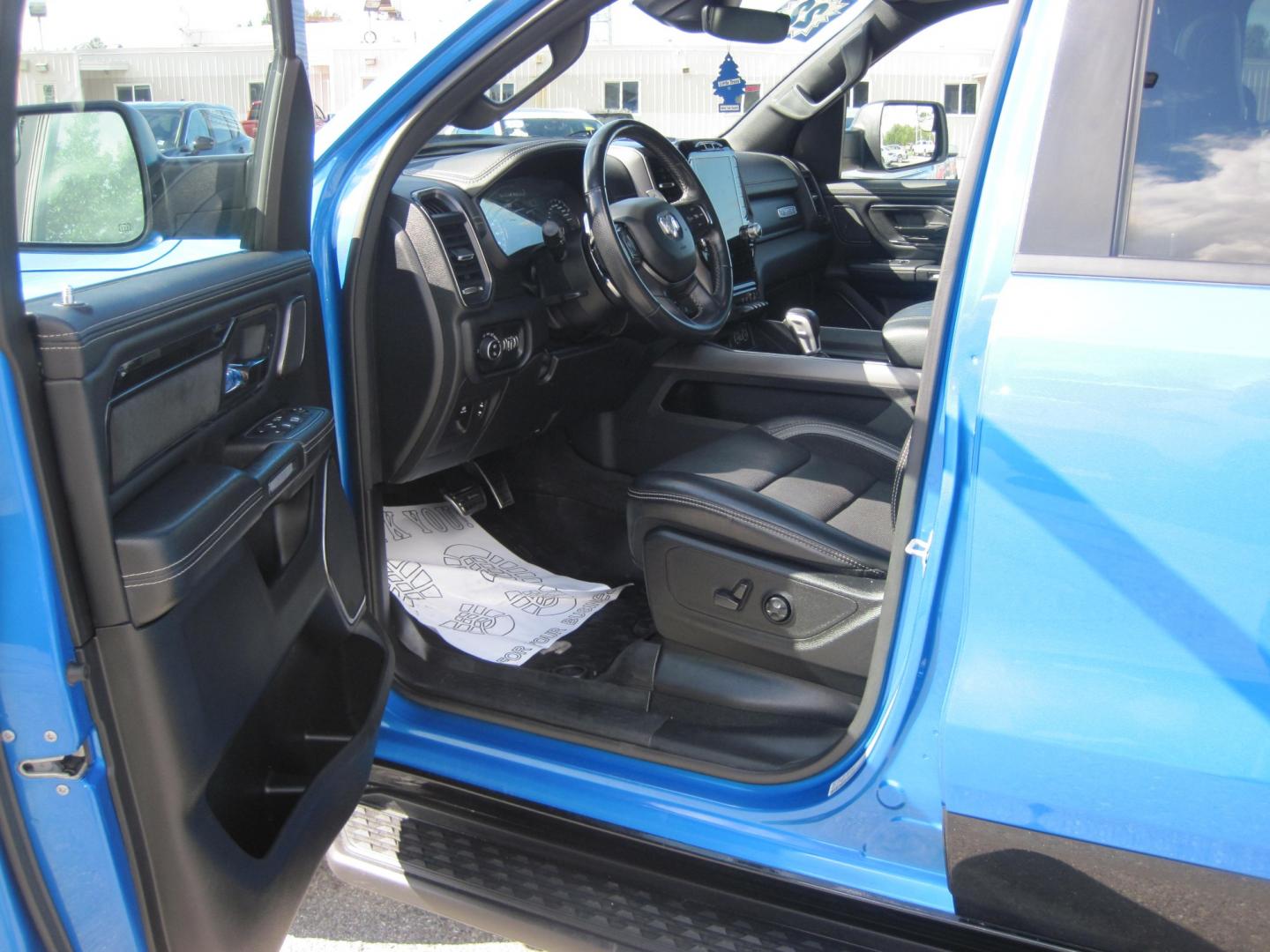 2022 blue /black RAM 1500 Rebel Crew Cab SB 4WD (1C6SRFLT2NN) with an 5.7L V8 OHV 16V engine, 8A transmission, located at 9530 Old Seward Highway, Anchorage, AK, 99515, (907) 349-3343, 61.134140, -149.865570 - LOADED 2022 RAM 1500 REBEL WITH LOTS OF EXTRAS COME TAKE A TEST DRIVE- Photo#12