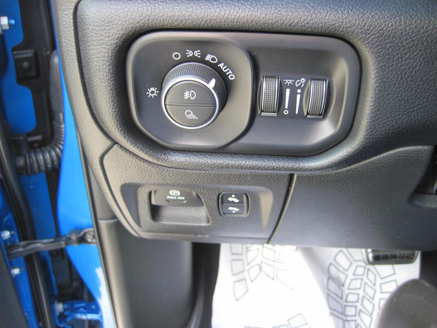 2022 blue /black RAM 1500 Rebel Crew Cab SB 4WD (1C6SRFLT2NN) with an 5.7L V8 OHV 16V engine, 8A transmission, located at 9530 Old Seward Highway, Anchorage, AK, 99515, (907) 349-3343, 61.134140, -149.865570 - LOADED 2022 RAM 1500 REBEL WITH LOTS OF EXTRAS COME TAKE A TEST DRIVE- Photo#14