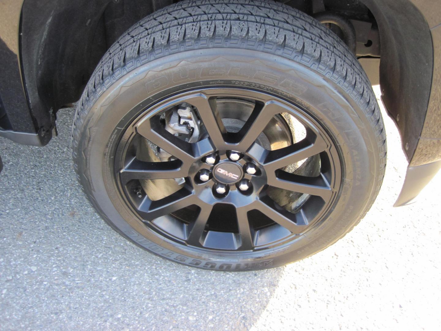 2022 black /black GMC Canyon Denali Crew Cab 4WD (1GTG6EEN5N1) with an 3.6L V6 DOHC 24V engine, 6A transmission, located at 9530 Old Seward Highway, Anchorage, AK, 99515, (907) 349-3343, 61.134140, -149.865570 - Nice 2022 GMC Canyon Denali come take a test drive.- Photo#5
