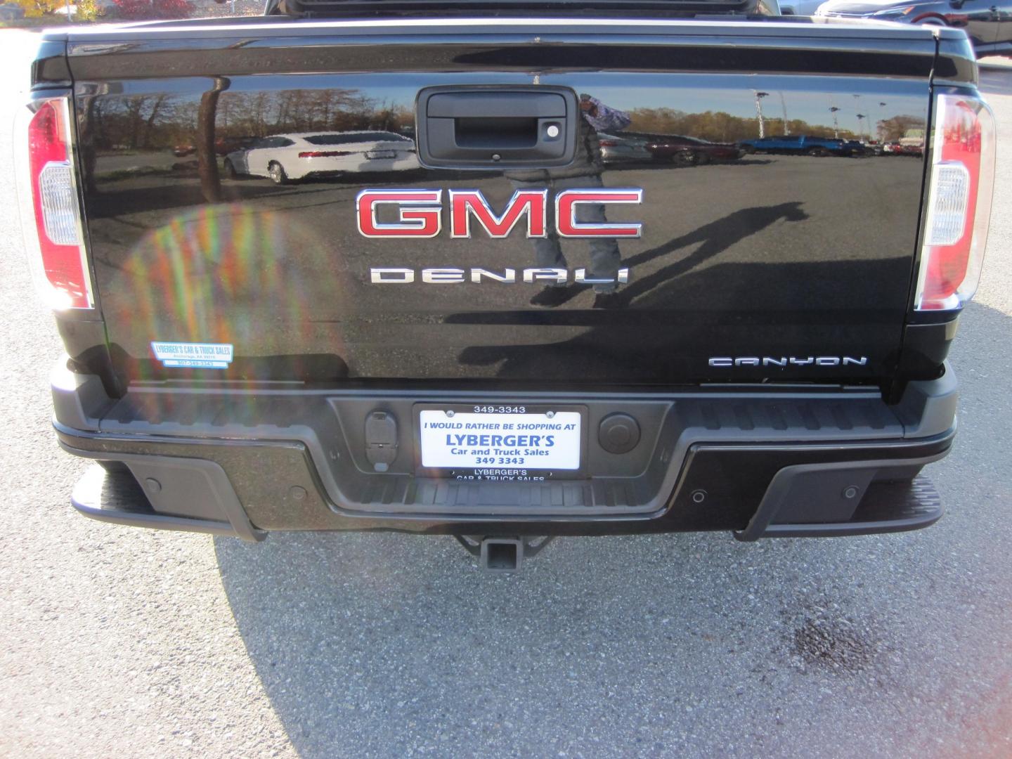 2022 black /black GMC Canyon Denali Crew Cab 4WD (1GTG6EEN5N1) with an 3.6L V6 DOHC 24V engine, 6A transmission, located at 9530 Old Seward Highway, Anchorage, AK, 99515, (907) 349-3343, 61.134140, -149.865570 - Nice 2022 GMC Canyon Denali come take a test drive.- Photo#6