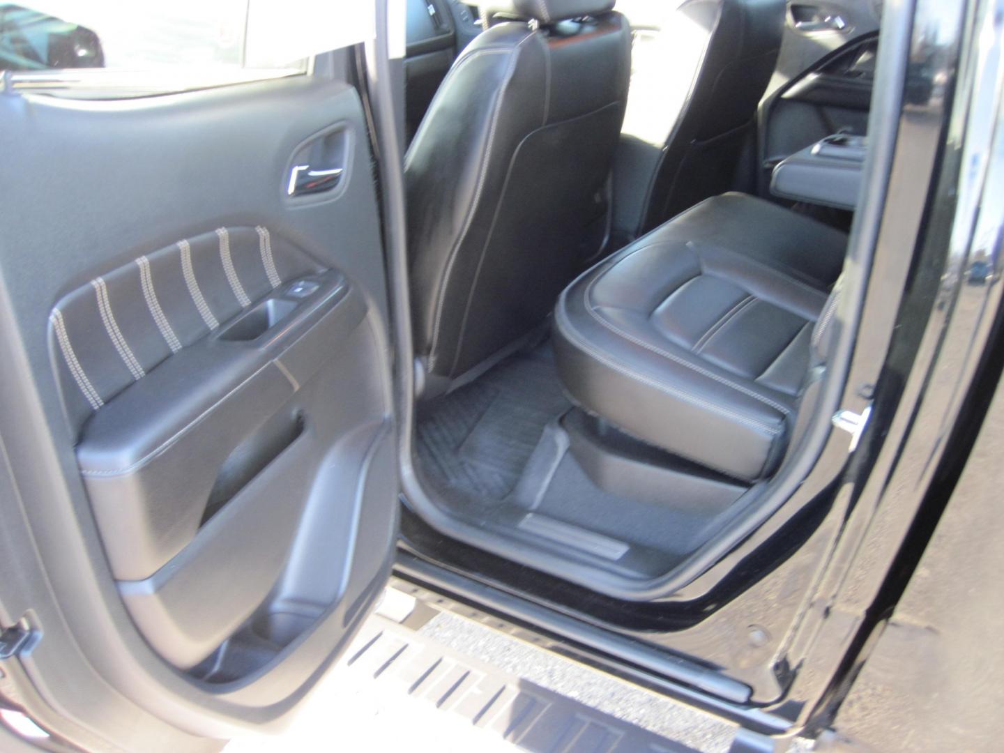 2022 black /black GMC Canyon Denali Crew Cab 4WD (1GTG6EEN5N1) with an 3.6L V6 DOHC 24V engine, 6A transmission, located at 9530 Old Seward Highway, Anchorage, AK, 99515, (907) 349-3343, 61.134140, -149.865570 - Nice 2022 GMC Canyon Denali come take a test drive.- Photo#8