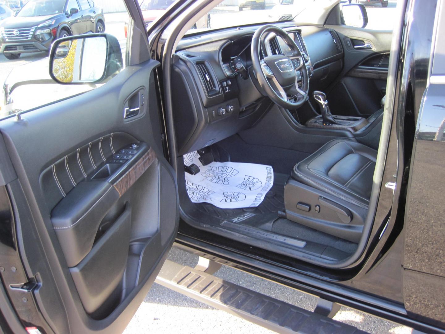 2022 black /black GMC Canyon Denali Crew Cab 4WD (1GTG6EEN5N1) with an 3.6L V6 DOHC 24V engine, 6A transmission, located at 9530 Old Seward Highway, Anchorage, AK, 99515, (907) 349-3343, 61.134140, -149.865570 - Nice 2022 GMC Canyon Denali come take a test drive.- Photo#10