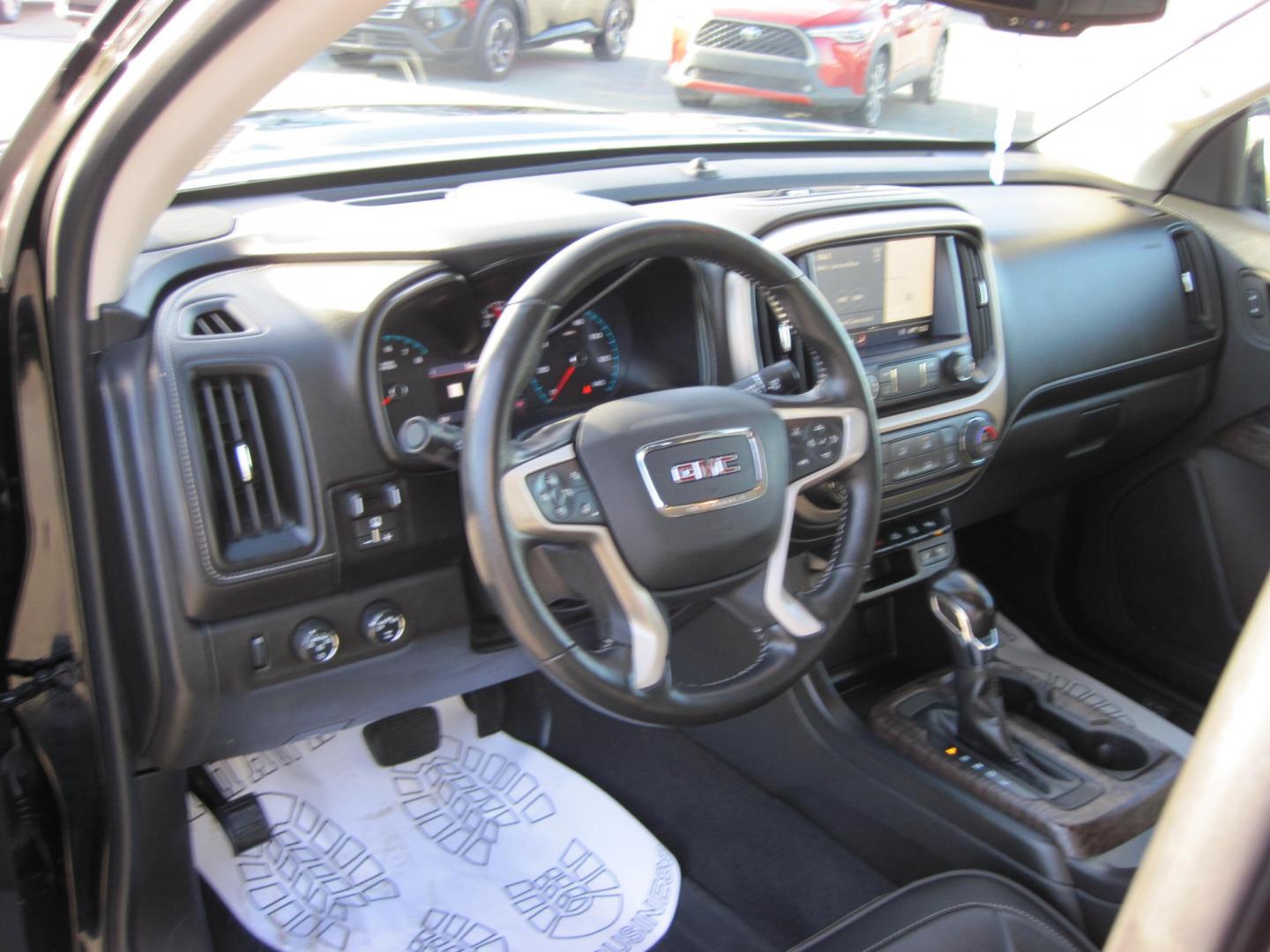 2022 black /black GMC Canyon Denali Crew Cab 4WD (1GTG6EEN5N1) with an 3.6L V6 DOHC 24V engine, 6A transmission, located at 9530 Old Seward Highway, Anchorage, AK, 99515, (907) 349-3343, 61.134140, -149.865570 - Nice 2022 GMC Canyon Denali come take a test drive.- Photo#11