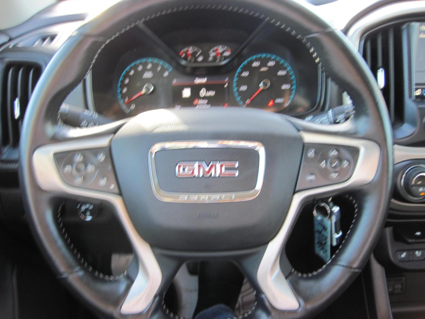 2022 black /black GMC Canyon Denali Crew Cab 4WD (1GTG6EEN5N1) with an 3.6L V6 DOHC 24V engine, 6A transmission, located at 9530 Old Seward Highway, Anchorage, AK, 99515, (907) 349-3343, 61.134140, -149.865570 - Nice 2022 GMC Canyon Denali come take a test drive.- Photo#15