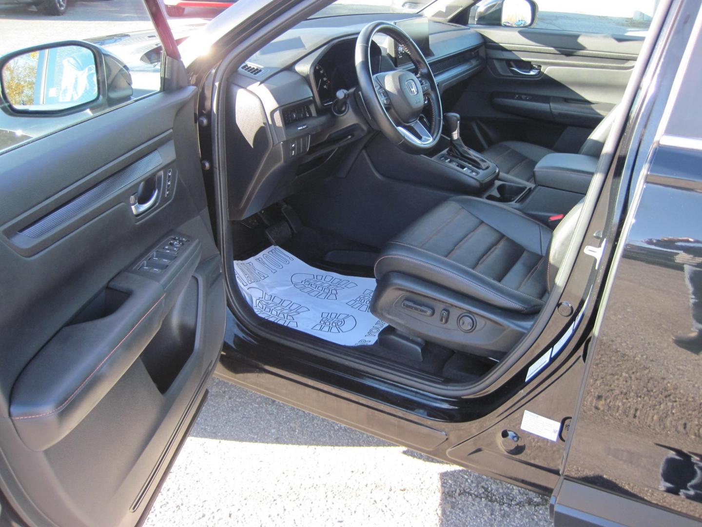 2025 black /black Honda CR-V Hybrid Sport-L AWD (5J6RS6H89SL) with an 2.0L L4 DOHC 16V HYBRID engine, CVT transmission, located at 9530 Old Seward Highway, Anchorage, AK, 99515, (907) 349-3343, 61.134140, -149.865570 - Low miles on this 2025 Honda CRV come take a test drive- Photo#12