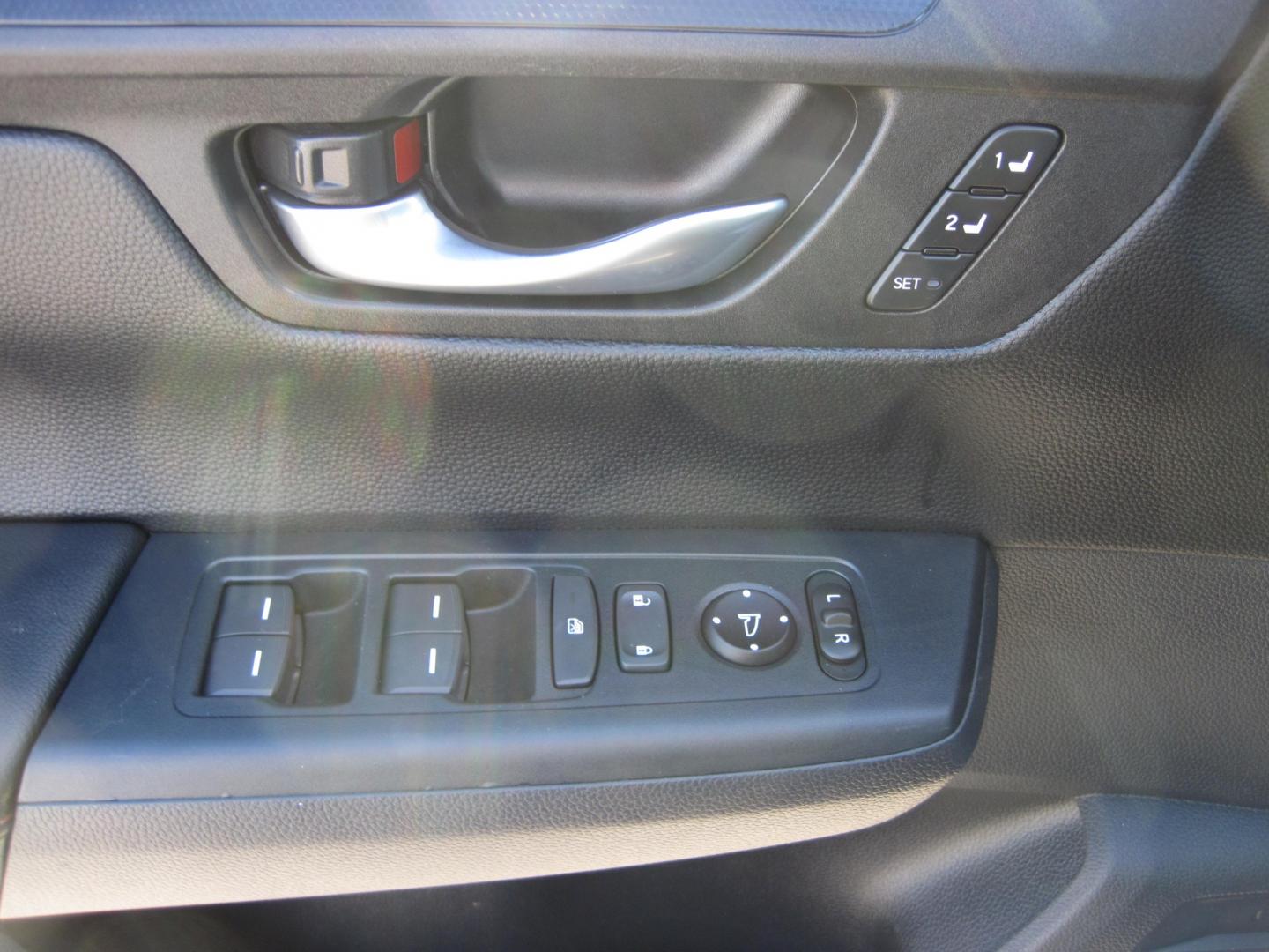 2025 black /black Honda CR-V Hybrid Sport-L AWD (5J6RS6H89SL) with an 2.0L L4 DOHC 16V HYBRID engine, CVT transmission, located at 9530 Old Seward Highway, Anchorage, AK, 99515, (907) 349-3343, 61.134140, -149.865570 - Low miles on this 2025 Honda CRV come take a test drive- Photo#15